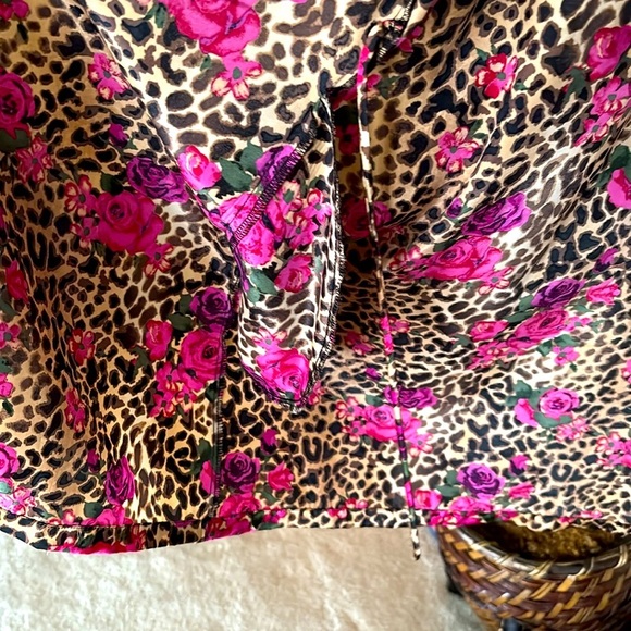 NWOT Delicates Satin Robe Animal Leopard Print Floral Hot Pink Roses Lace Detail - Picture 12 of 14